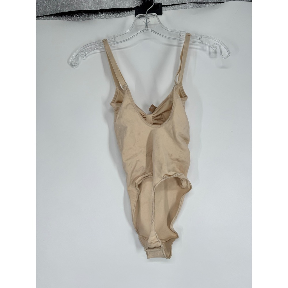 SKIMS Seamless Sculpt Thong Bodysuit Womens Medium Sand Tan Adjustable Straps - Picture 2 of 6